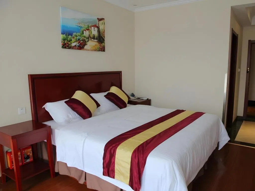 Bed in Greentree Inn Shanghai Middle Xinfu Road Huazhi Road Business Hotel