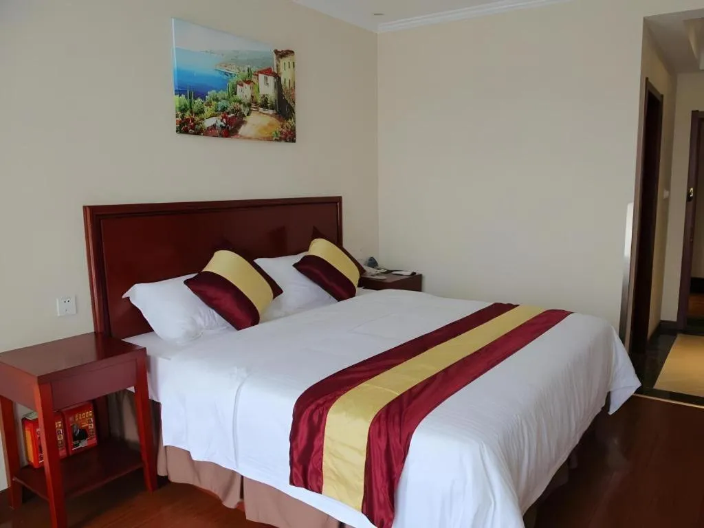Bed in Greentree Inn Shanghai Middle Xinfu Road Huazhi Road Business Hotel