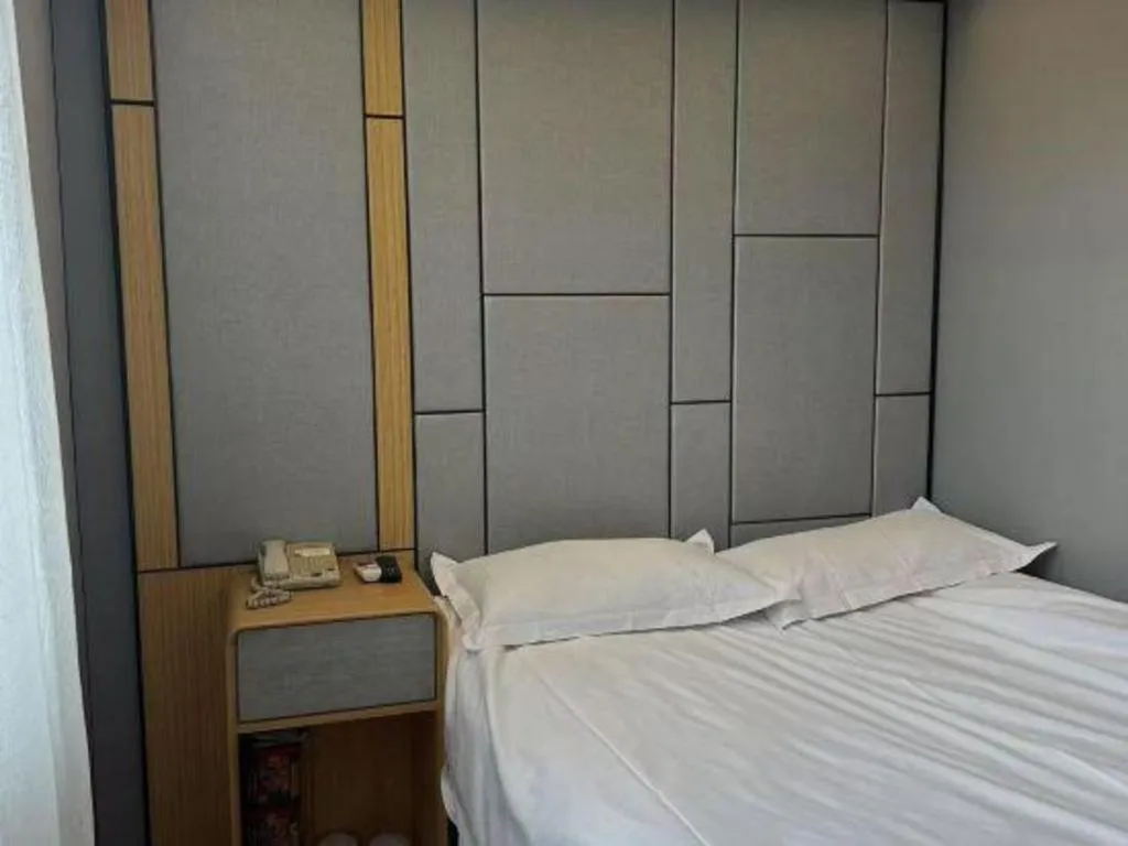 Bed in Greentree Inn Shanghai Middle Xinfu Road Huazhi Road Business Hotel