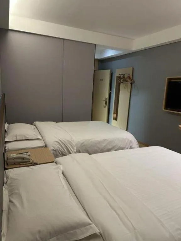 Bed in Greentree Inn Shanghai Middle Xinfu Road Huazhi Road Business Hotel