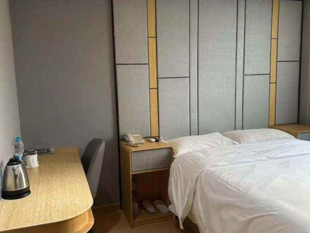 Bed in Greentree Inn Shanghai Middle Xinfu Road Huazhi Road Business Hotel