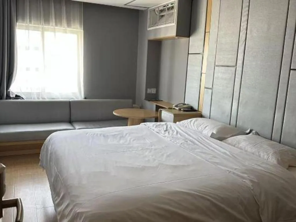 Bed in Greentree Inn Shanghai Middle Xinfu Road Huazhi Road Business Hotel