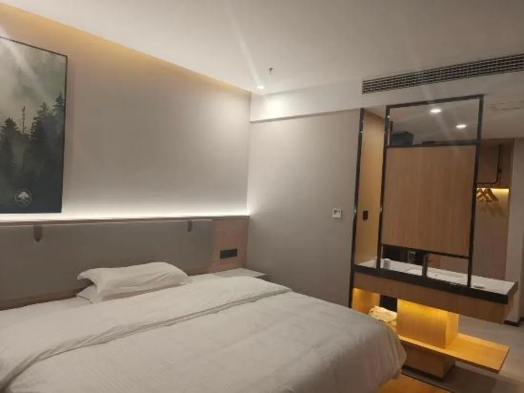 Bed in GreenTree Inn Shanghai Songjiang WanDa Plaza RonGMEi Road Express Hotel