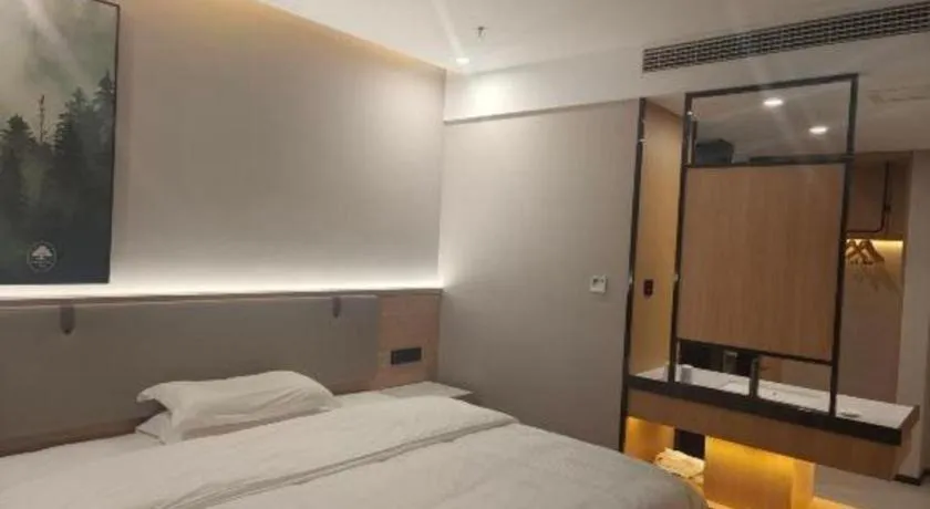 Bed in GreenTree Inn Shanghai Songjiang WanDa Plaza RonGMEi Road Express Hotel
