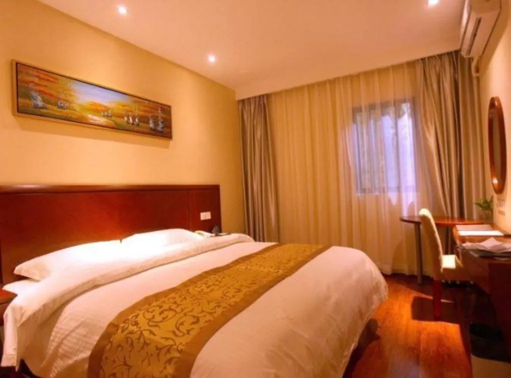 Bed in GreenTree Inn Shanghai Songjiang WanDa Plaza RonGMEi Road Express Hotel