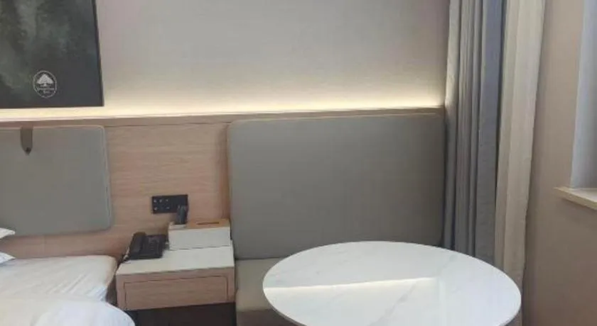 Bed in GreenTree Inn Shanghai Songjiang WanDa Plaza RonGMEi Road Express Hotel