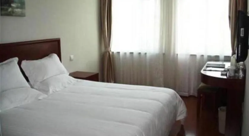 Bed in GreenTree Inn Shanghai Songjiang WanDa Plaza RonGMEi Road Express Hotel