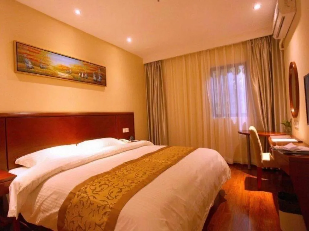 Bed in GreenTree Inn Shanghai Songjiang WanDa Plaza RonGMEi Road Express Hotel
