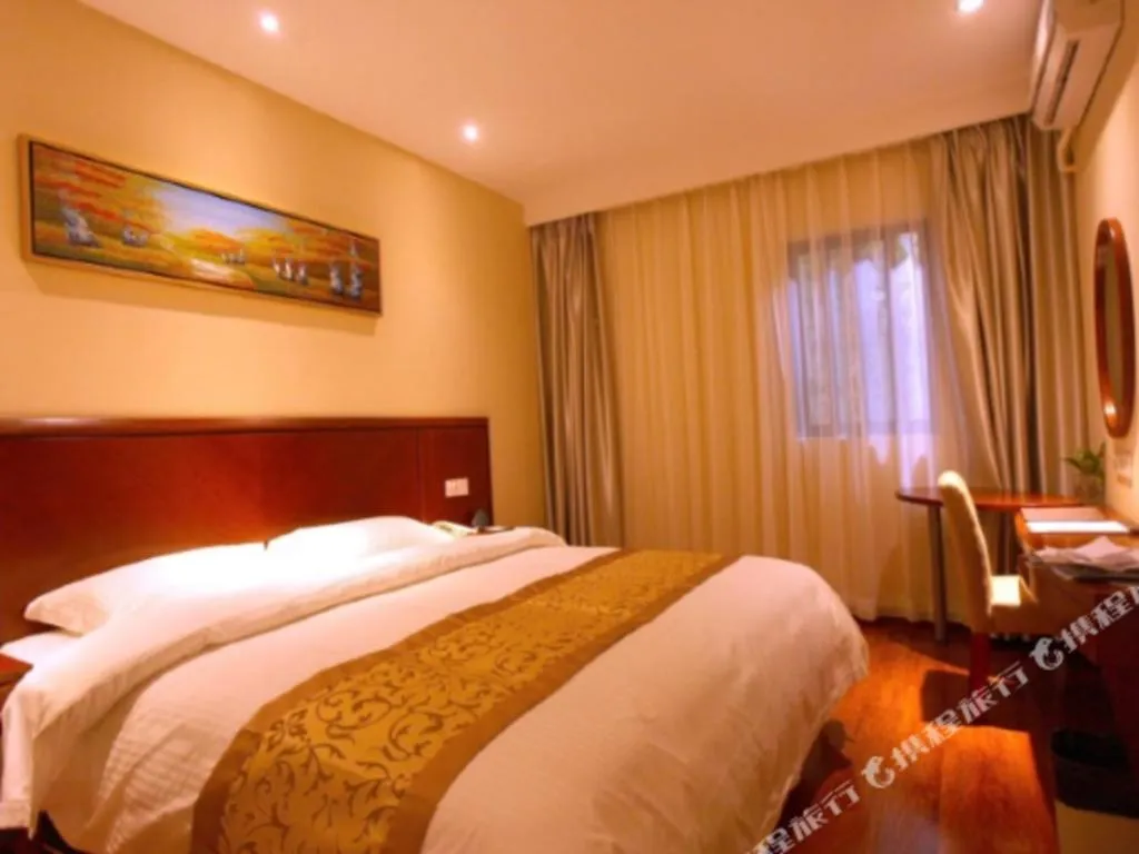 Bed in GreenTree Inn Shanghai Songjiang WanDa Plaza RonGMEi Road Express Hotel