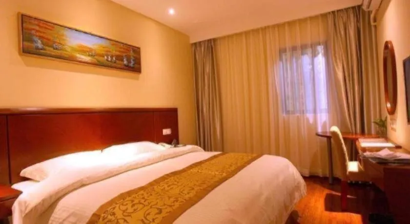 Bed in GreenTree Inn Shanghai Songjiang WanDa Plaza RonGMEi Road Express Hotel