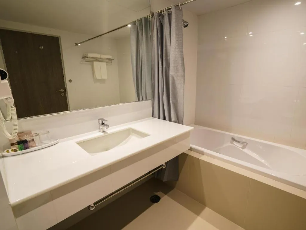 New Season Square Hotel