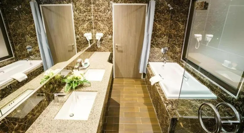 New Season Square Hotel