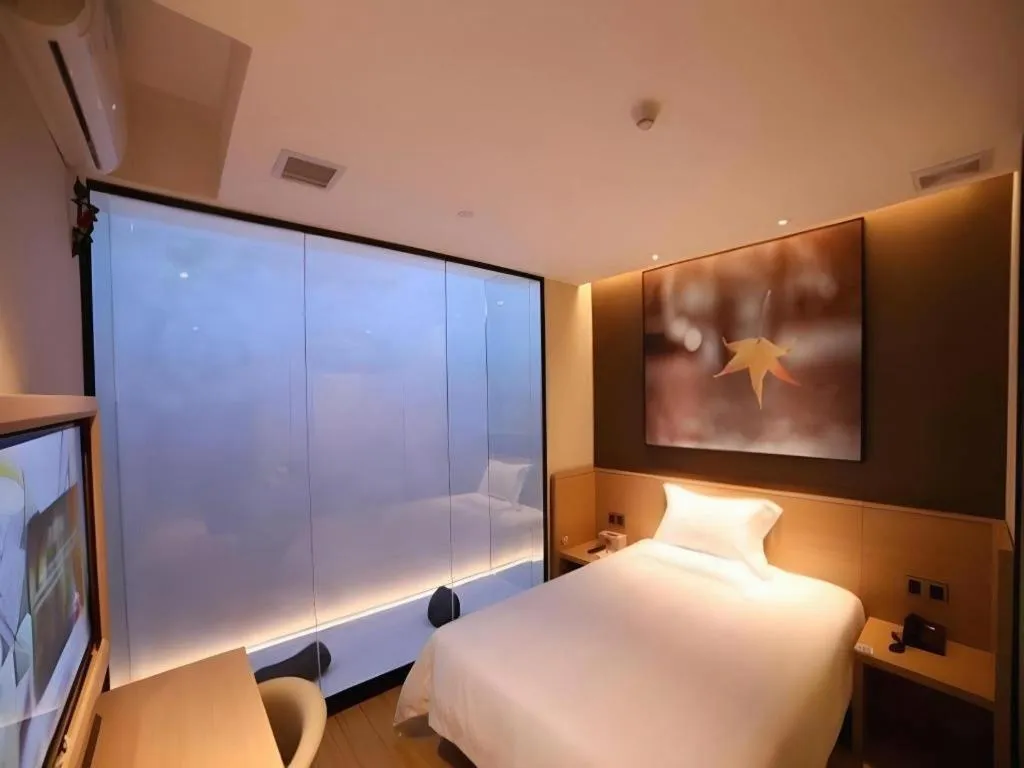 Bed in IU Hotel Guangzhou Taihe Square Branch