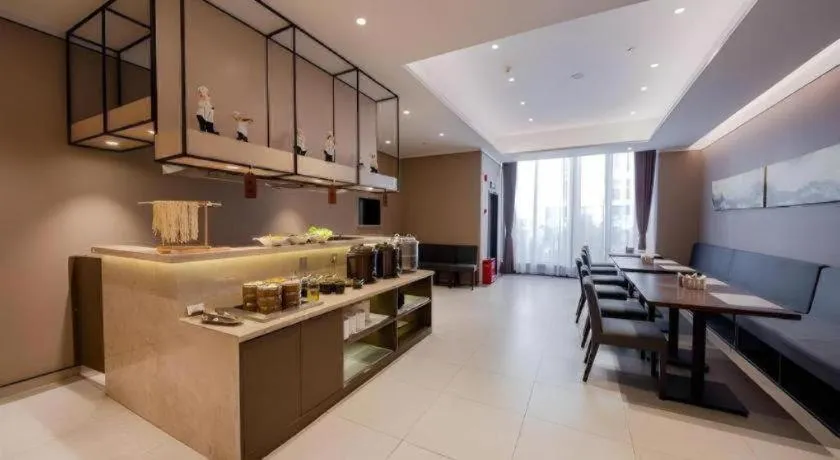 Home Inn Plus Shanghai Zhangjiang Guanglan Road Metro Station