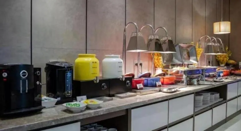 Home Inn Plus Shanghai Zhangjiang Guanglan Road Metro Station