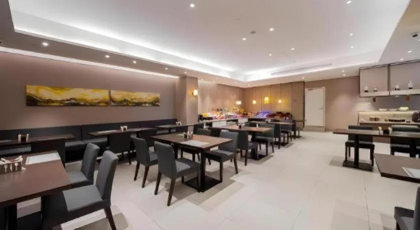 Home Inn Plus Shanghai Zhangjiang Guanglan Road Metro Station