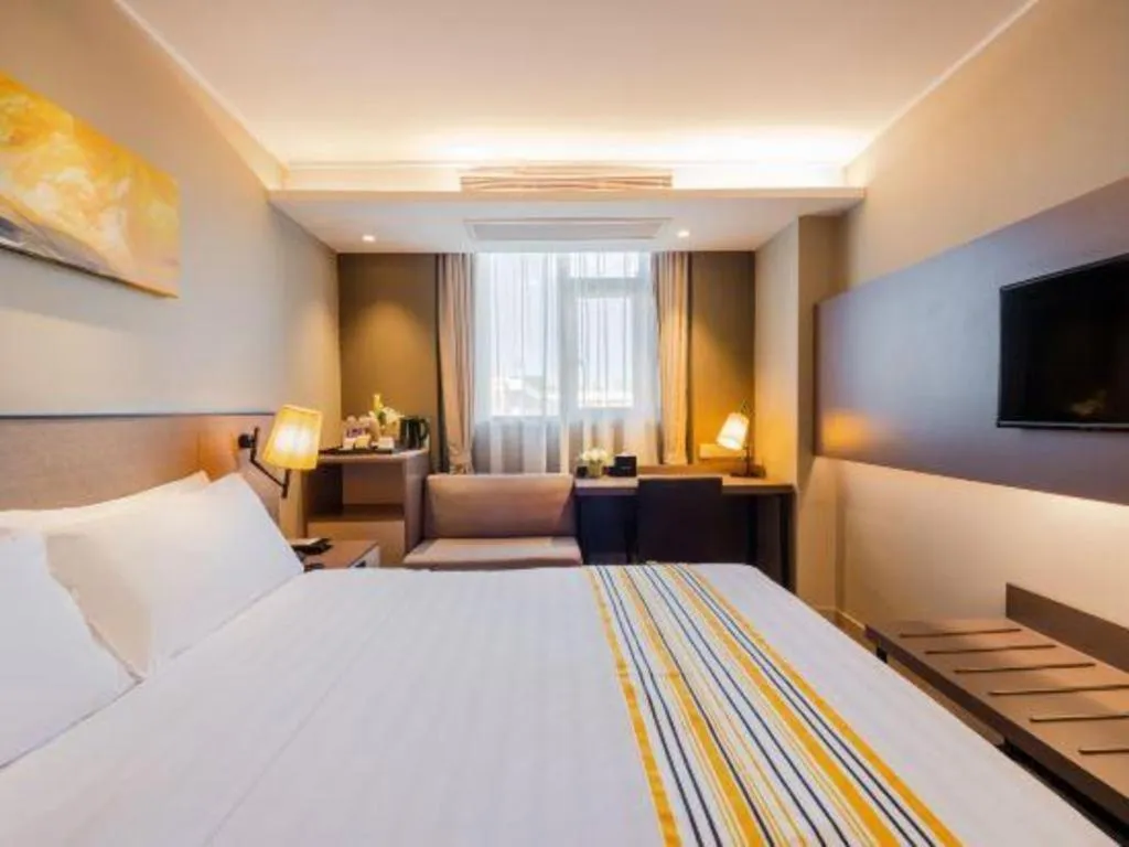 Bed in Home Inn Plus Shanghai Zhangjiang Guanglan Road Metro Station