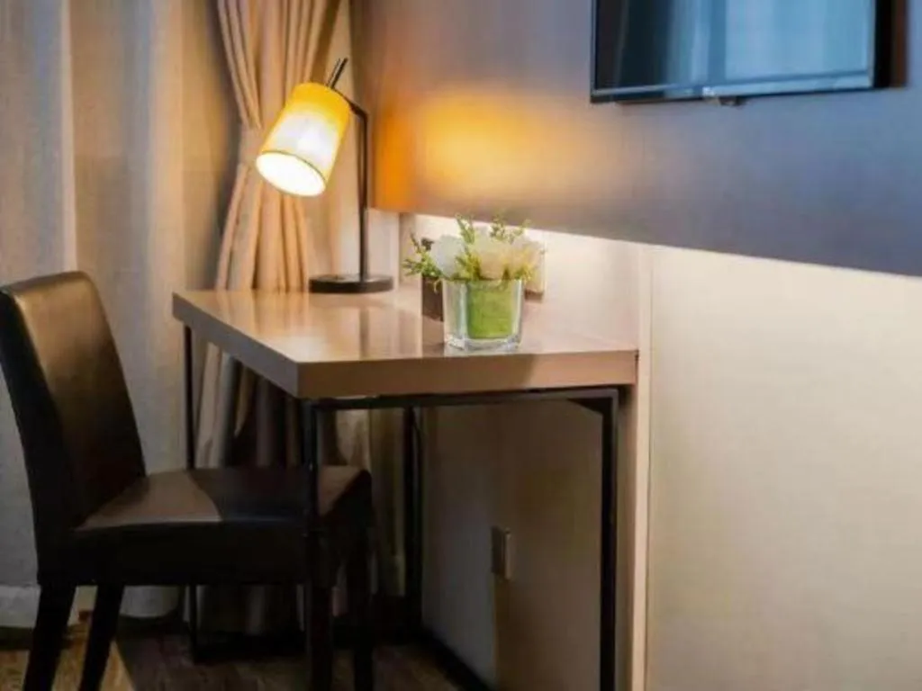 Home Inn Plus Shanghai Zhangjiang Guanglan Road Metro Station