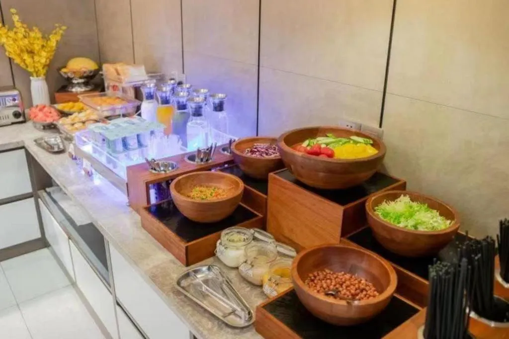 Home Inn Plus Shanghai Zhangjiang Guanglan Road Metro Station