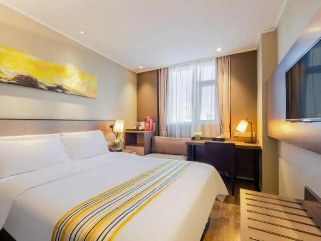 Bed in Home Inn Plus Shanghai Zhangjiang Guanglan Road Metro Station