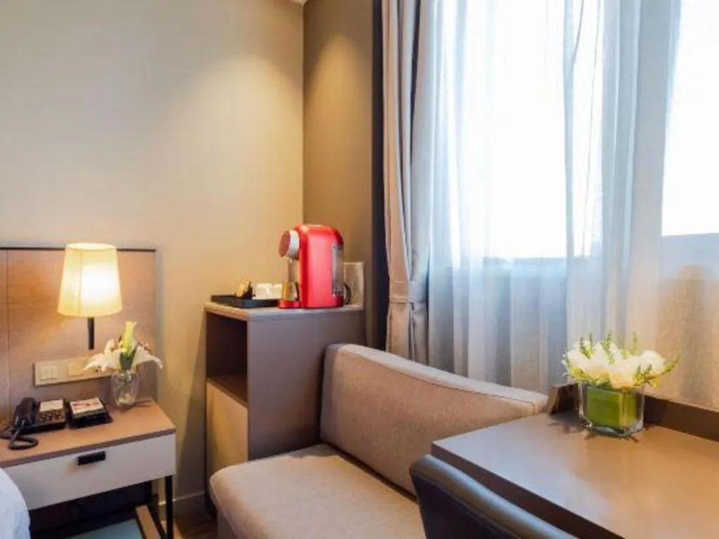 Home Inn Plus Shanghai Zhangjiang Guanglan Road Metro Station