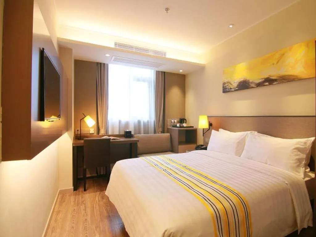 Bed in Home Inn Plus Shanghai Zhangjiang Guanglan Road Metro Station