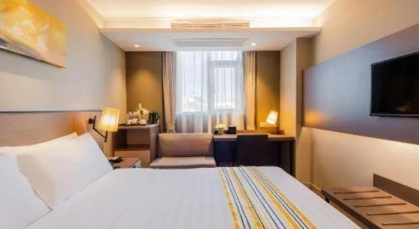 Bed in Home Inn Plus Shanghai Zhangjiang Guanglan Road Metro Station