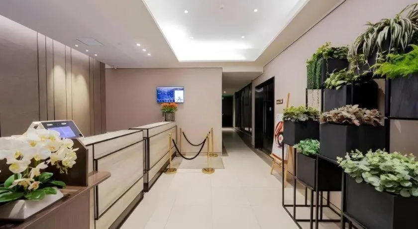 Home Inn Plus Shanghai Zhangjiang Guanglan Road Metro Station