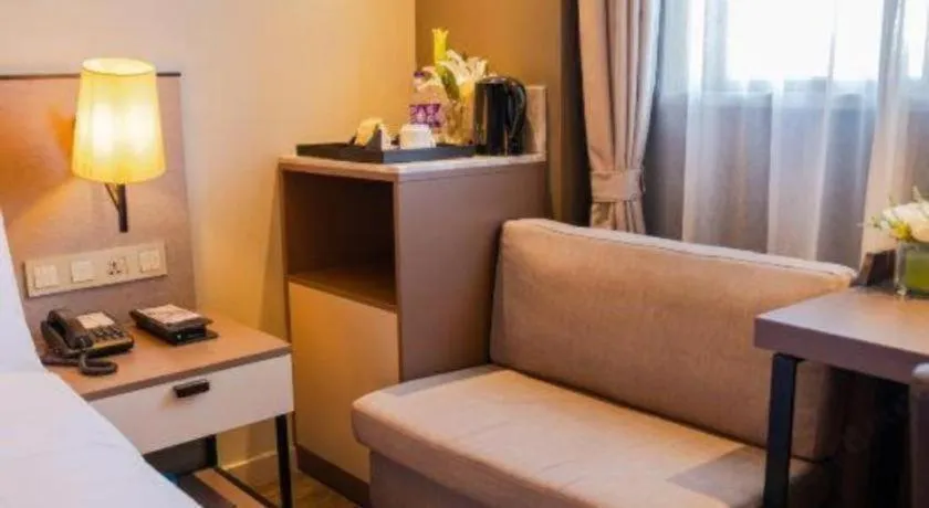 Bed in Home Inn Plus Shanghai Zhangjiang Guanglan Road Metro Station