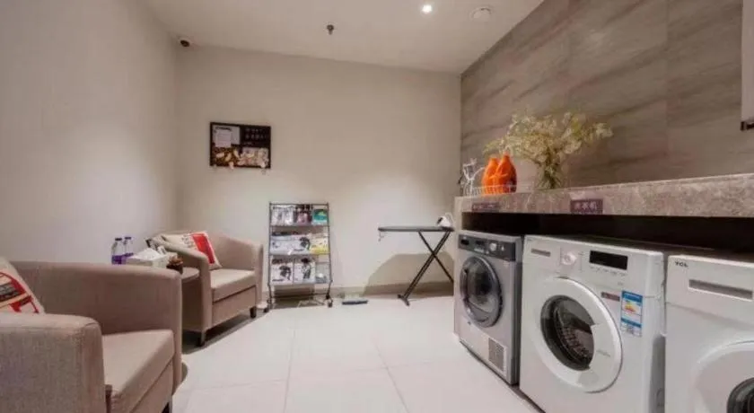 Home Inn Plus Shanghai Zhangjiang Guanglan Road Metro Station