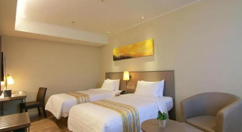 Bed in Home Inn Plus Shanghai Zhangjiang Guanglan Road Metro Station