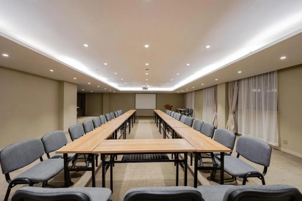 Home Inn Plus Shanghai Zhangjiang Guanglan Road Metro Station