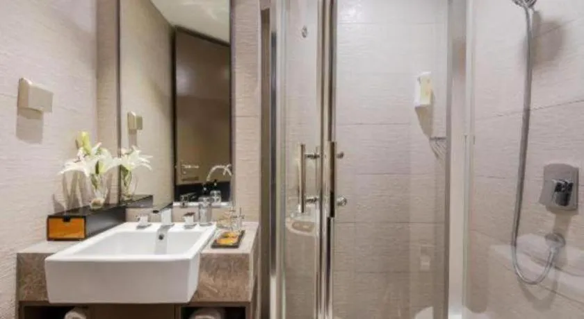 Home Inn Plus Shanghai Zhangjiang Guanglan Road Metro Station