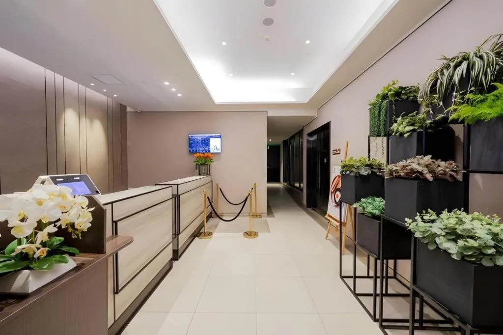 Home Inn Plus Shanghai Zhangjiang Guanglan Road Metro Station