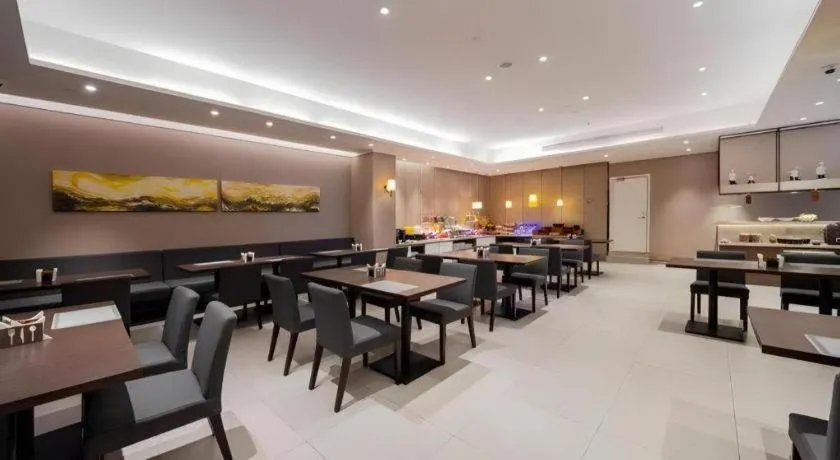 Home Inn Plus Shanghai Zhangjiang Guanglan Road Metro Station