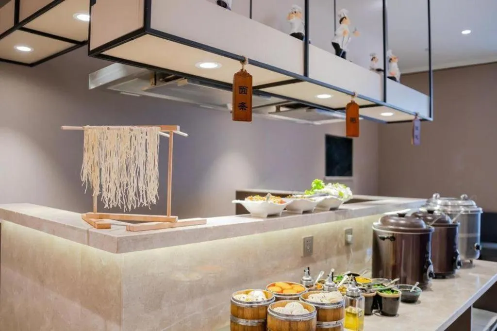 Home Inn Plus Shanghai Zhangjiang Guanglan Road Metro Station