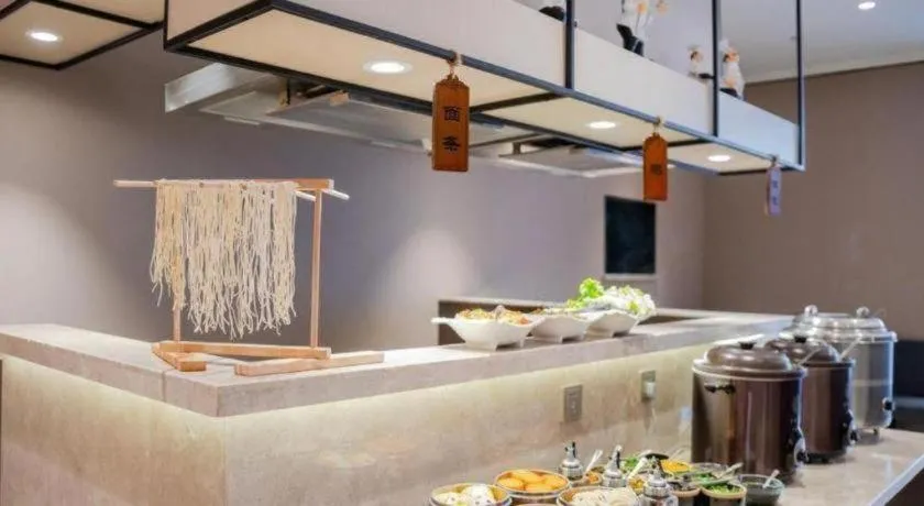 Home Inn Plus Shanghai Zhangjiang Guanglan Road Metro Station