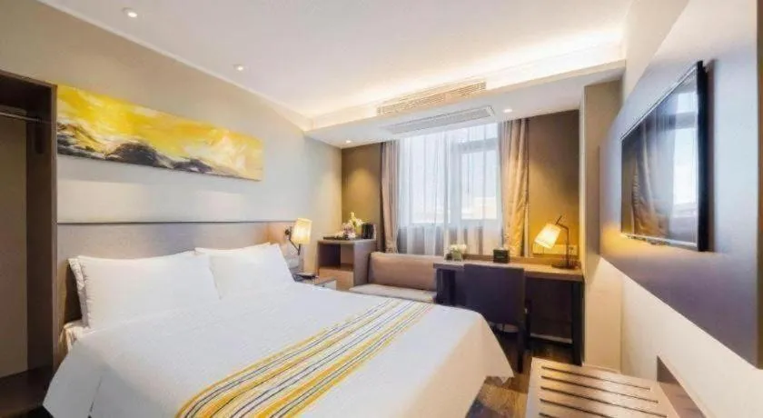 Bed in Home Inn Plus Shanghai Zhangjiang Guanglan Road Metro Station