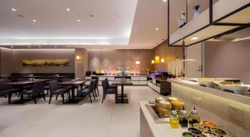 Home Inn Plus Shanghai Zhangjiang Guanglan Road Metro Station