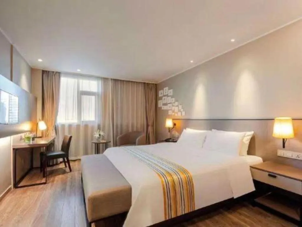 Bed in Home Inn Plus Shanghai Zhangjiang Guanglan Road Metro Station