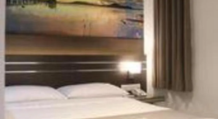 Bed in Neotel Hotel City Centre