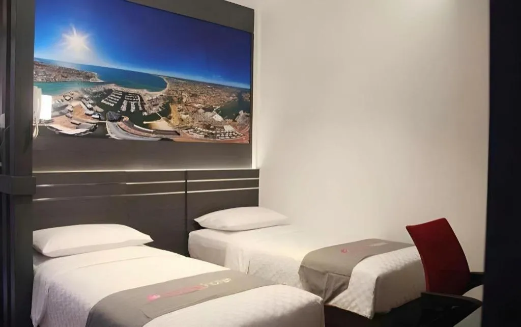 Bed in Neotel Hotel City Centre