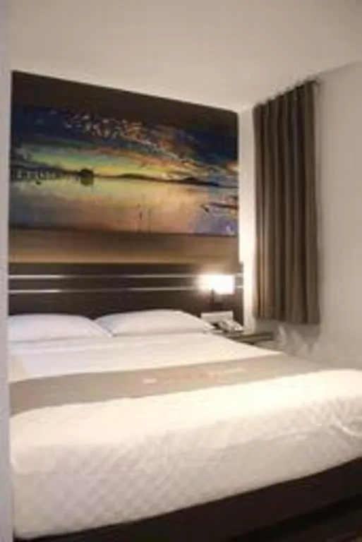 Bed in Neotel Hotel City Centre