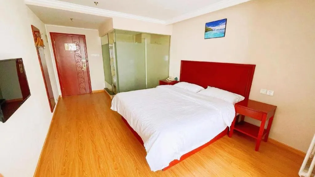 Bed in GreenTree Inn Tianjin JinNan ShuangLin Metro Station Express Hotel