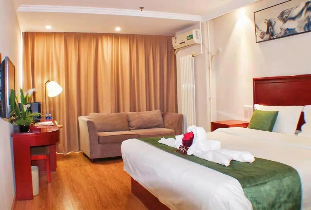 Bed in GreenTree Inn Tianjin JinNan ShuangLin Metro Station Express Hotel