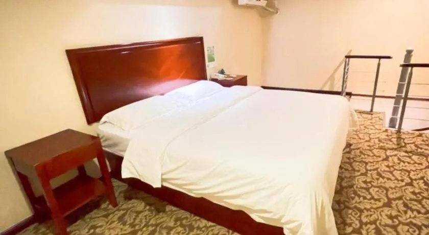 Bed in GreenTree Inn Tianjin JinNan ShuangLin Metro Station Express Hotel