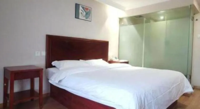 Bed in GreenTree Inn Tianjin JinNan ShuangLin Metro Station Express Hotel
