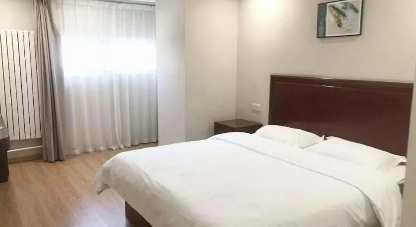 Bed in GreenTree Inn Tianjin JinNan ShuangLin Metro Station Express Hotel