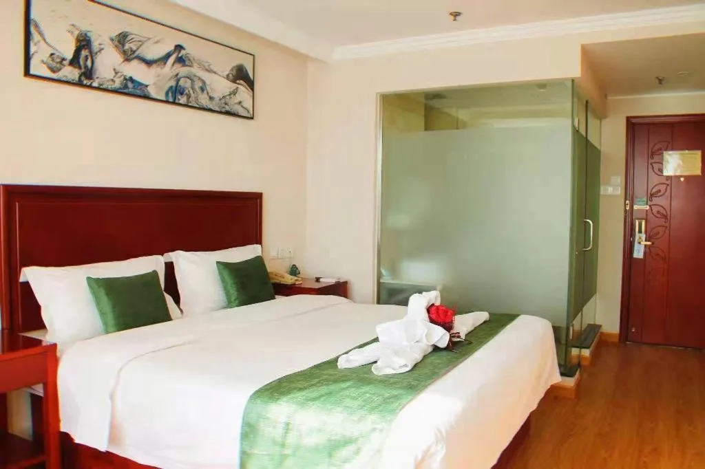 Bed in GreenTree Inn Tianjin JinNan ShuangLin Metro Station Express Hotel