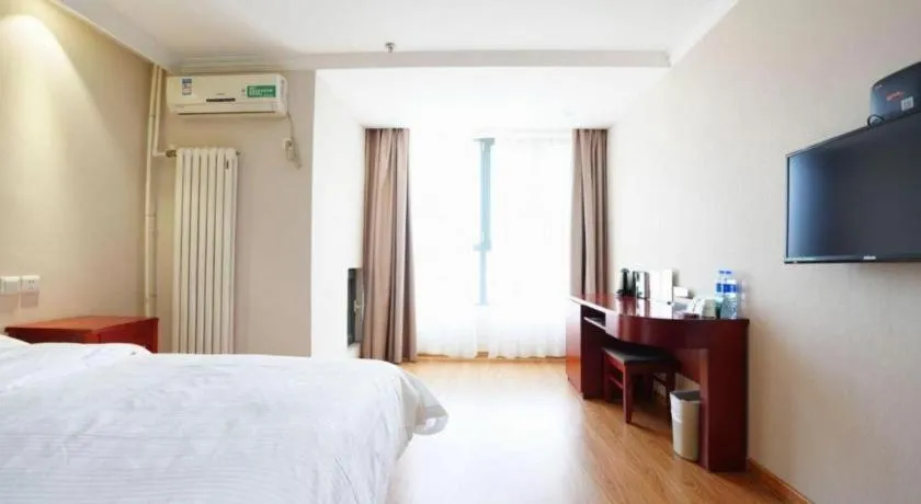 Bed in GreenTree Inn Tianjin JinNan ShuangLin Metro Station Express Hotel